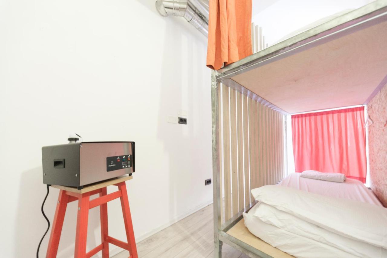 Dopa Hostel Bologna Bagian luar foto